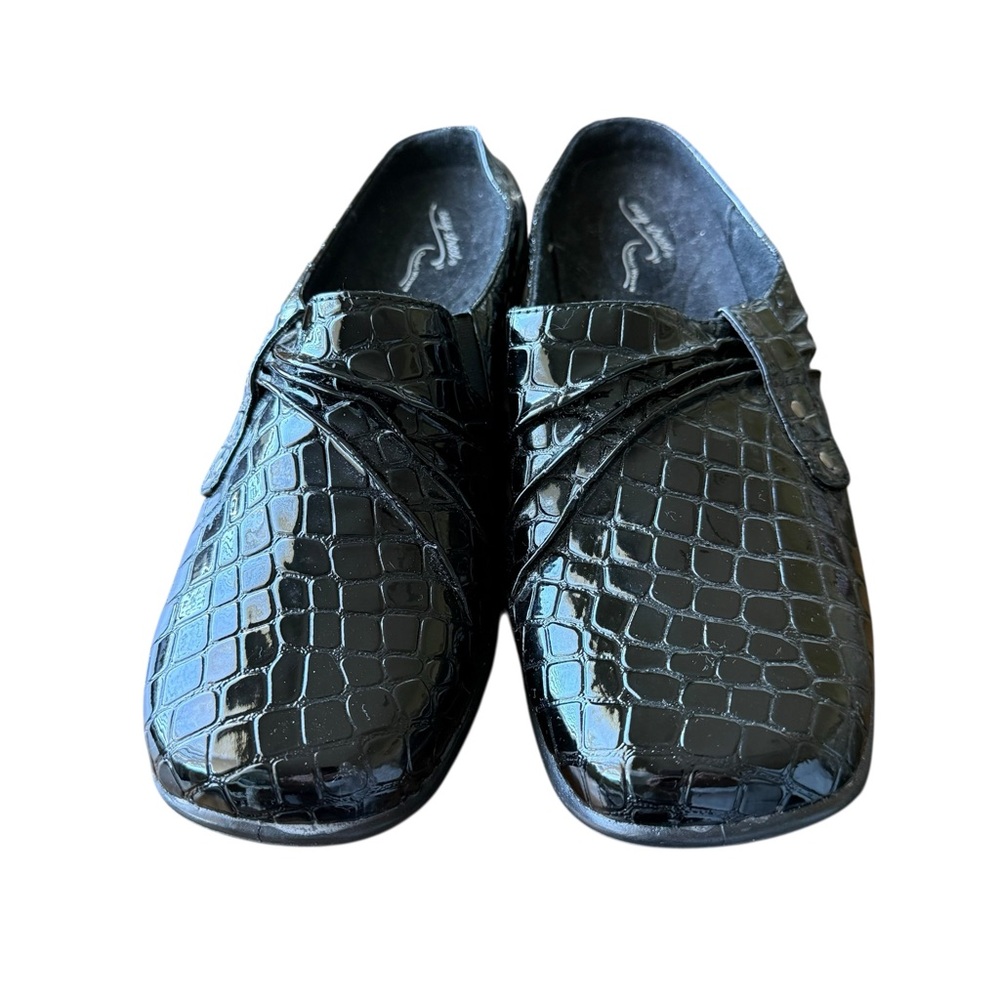 Easy Street Comfort Wave Clogs Sz 11 Faux alligator Black